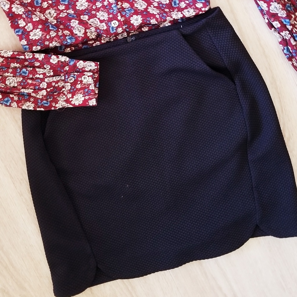 Lauren Conrad textured mini pencil skirt